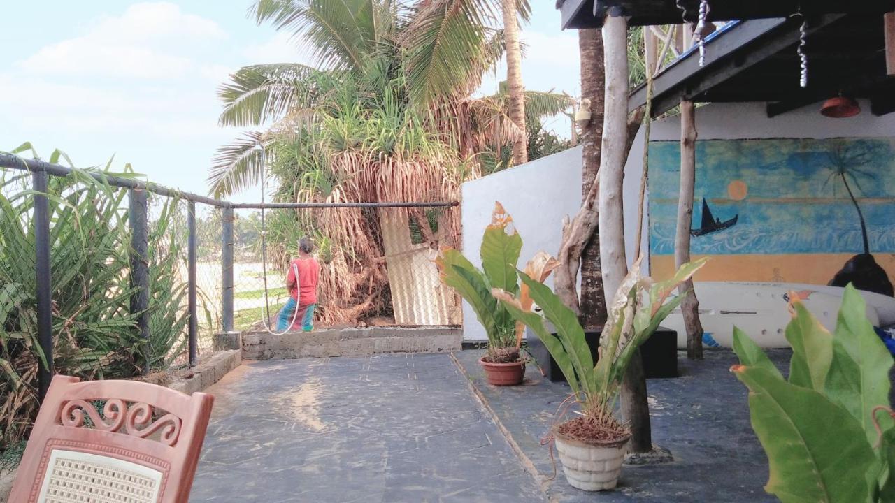 Villa Crocodile Beach Хиккадува Экстерьер фото
