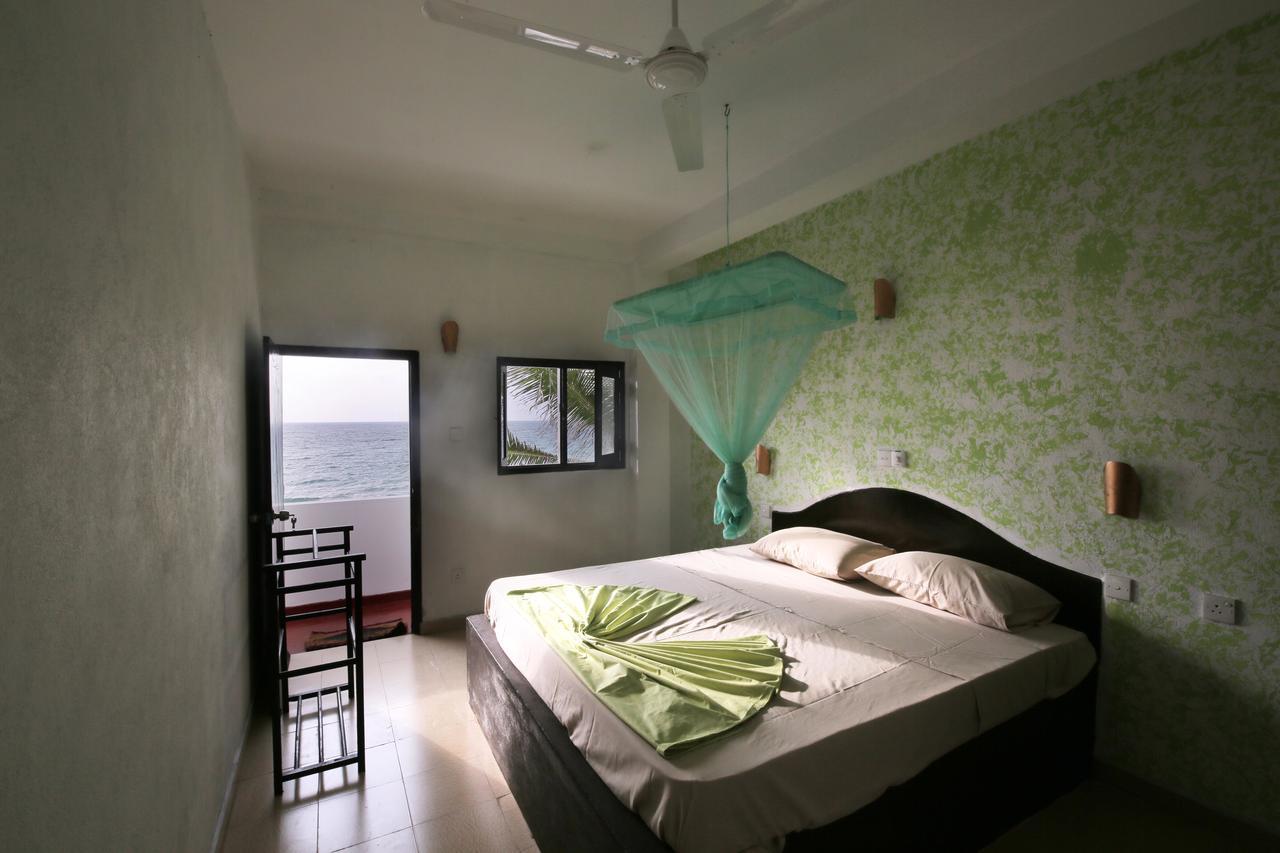Villa Crocodile Beach Хиккадува Экстерьер фото
