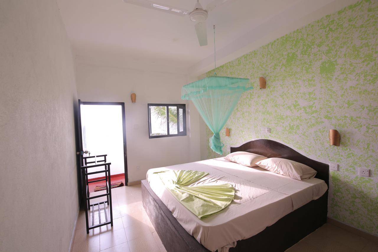 Villa Crocodile Beach Хиккадува Экстерьер фото