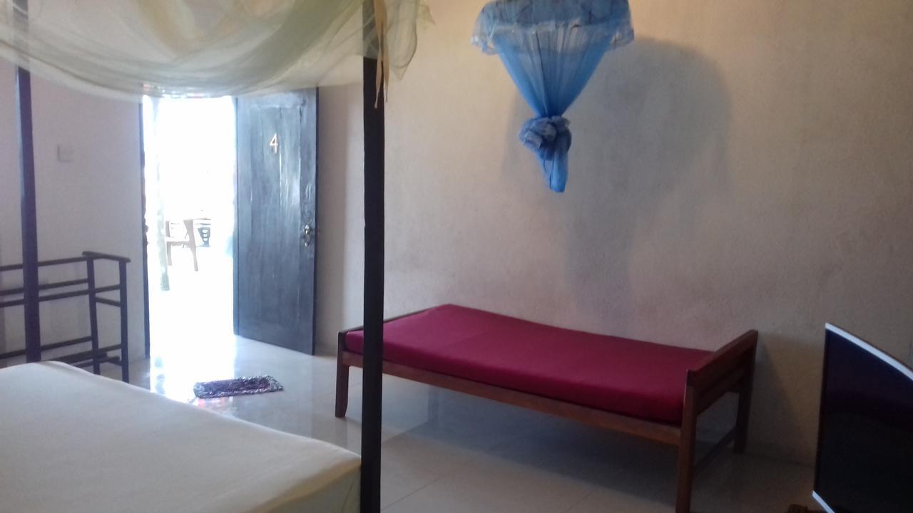 Villa Crocodile Beach Хиккадува Экстерьер фото