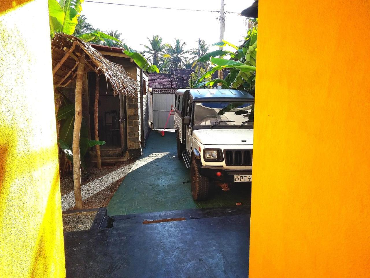 Villa Crocodile Beach Хиккадува Экстерьер фото